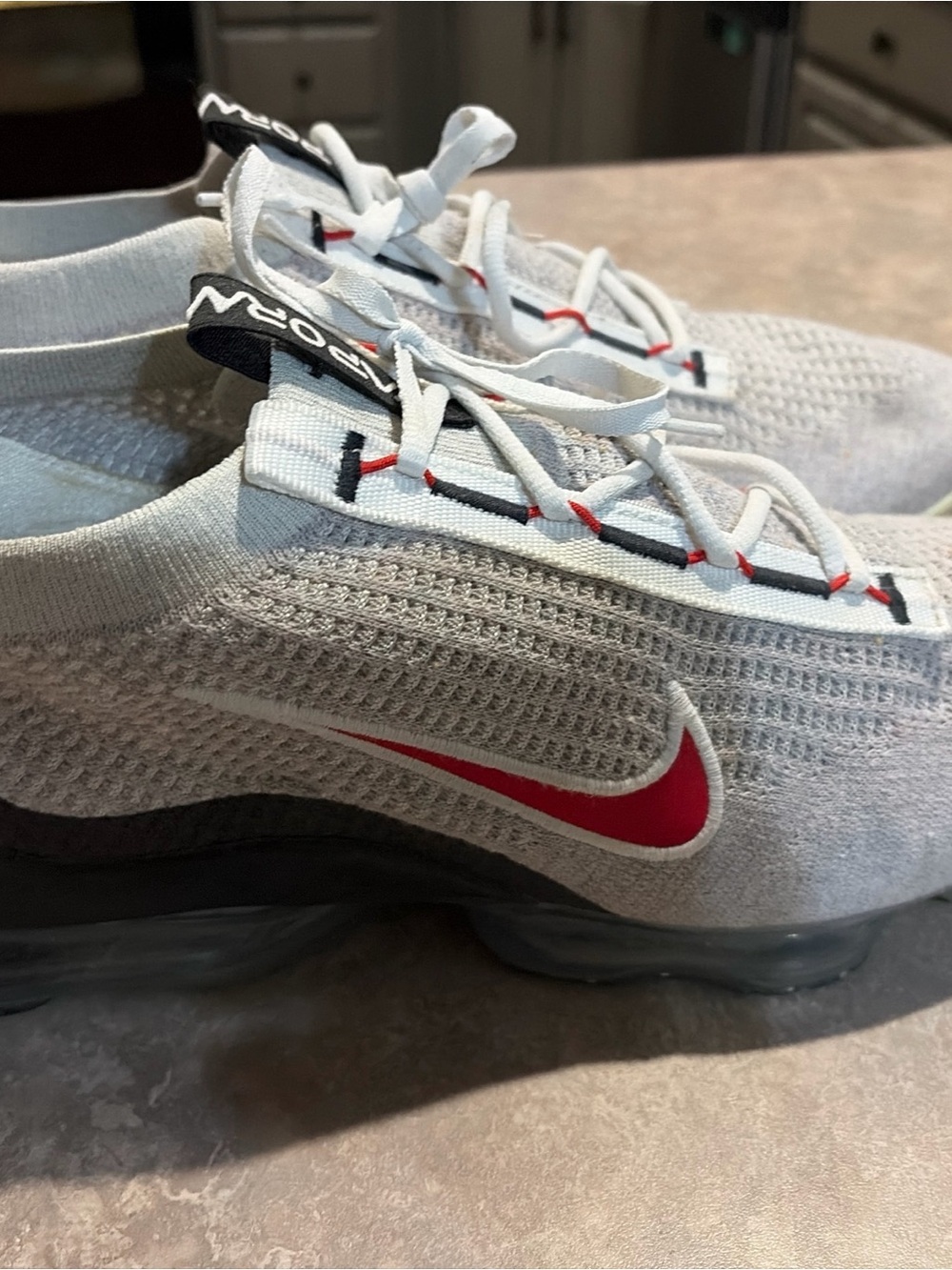 NIKE AIR VAPORMAX FLYKNIT SHOES LIGHT BONE UNIVERSITY RED MENS SIZE 15